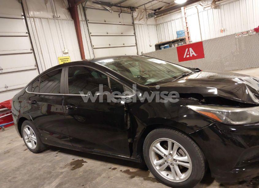Photo 13 of 2018 Chevrolet Cruze LT AUTO (VIN 1G1BE5SM3J7245576)