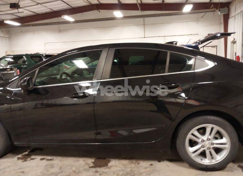 Photo 14 of 2018 Chevrolet Cruze LT AUTO (VIN 1G1BE5SM3J7245576)