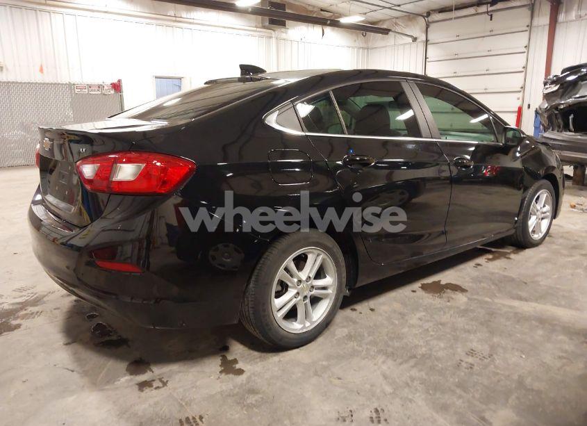 Photo 4 of 2018 Chevrolet Cruze LT AUTO (VIN 1G1BE5SM3J7245576)
