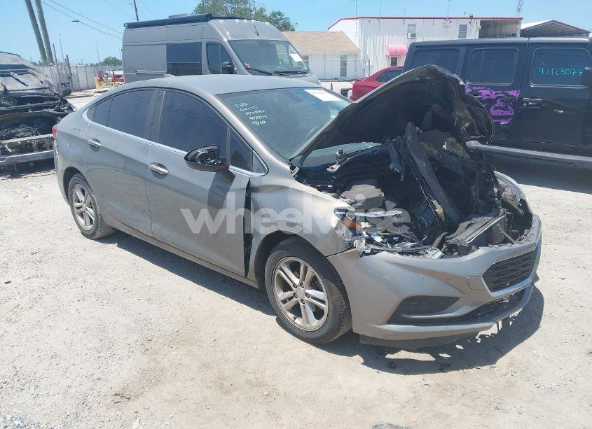 2018 Chevrolet Cruze LT AUTO (VIN 1G1BE5SM3J7247781) main photo