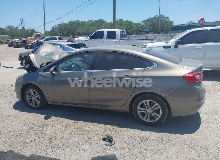 Photo 14 of 2018 Chevrolet Cruze LT AUTO (VIN 1G1BE5SM3J7247781)