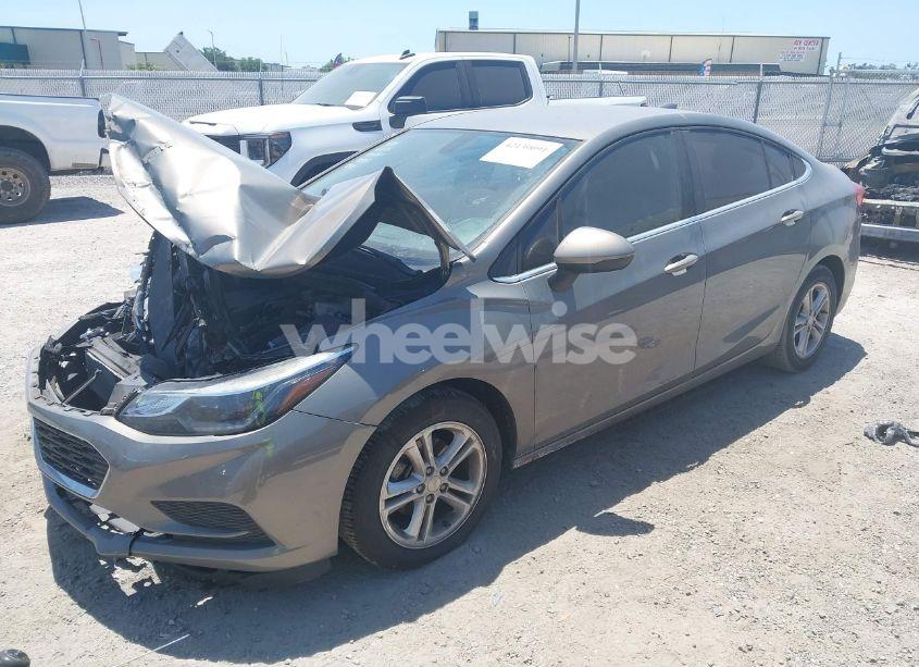 Photo 2 of 2018 Chevrolet Cruze LT AUTO (VIN 1G1BE5SM3J7247781)