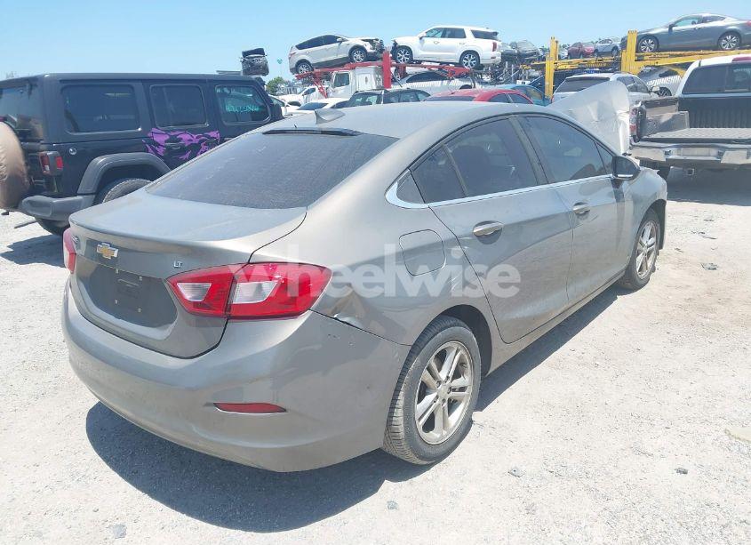 Photo 4 of 2018 Chevrolet Cruze LT AUTO (VIN 1G1BE5SM3J7247781)