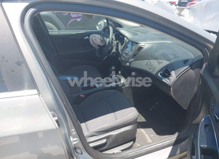 Photo 5 of 2018 Chevrolet Cruze LT AUTO (VIN 1G1BE5SM3J7247781)