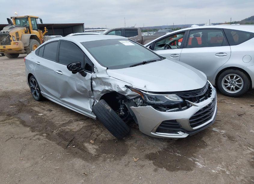 2019 Chevrolet Cruze LT (VIN 1G1BE5SM3K7102743) main photo