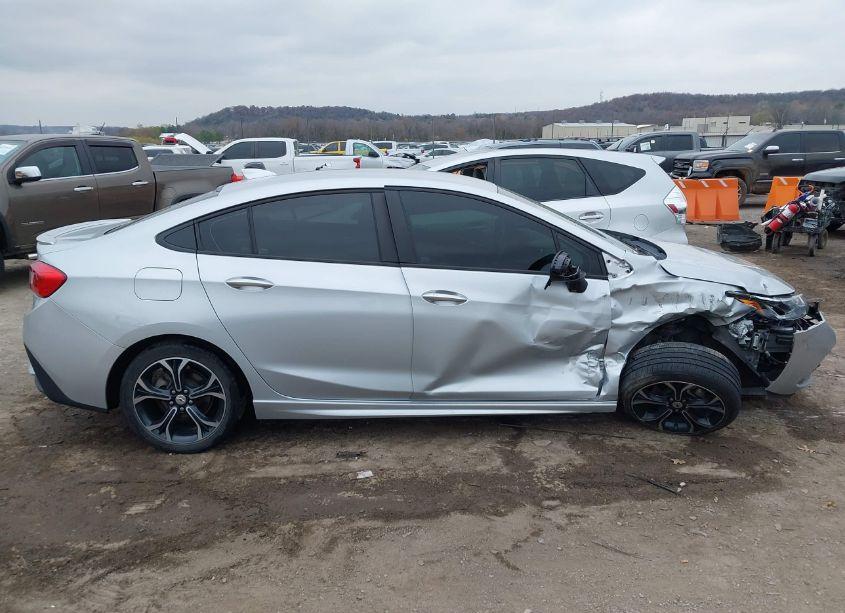 Photo 13 of 2019 Chevrolet Cruze LT (VIN 1G1BE5SM3K7102743)