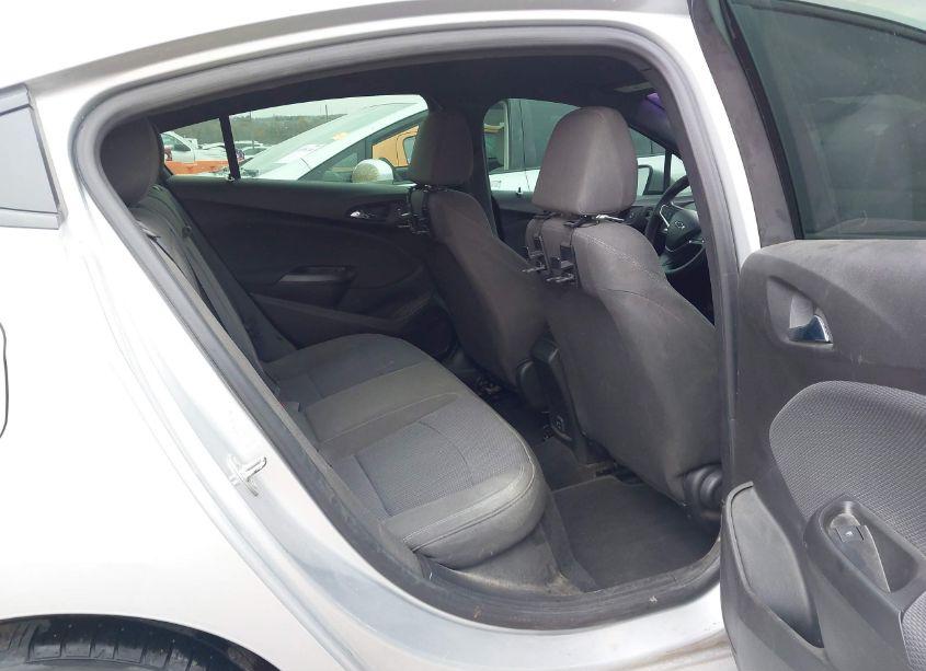 Photo 8 of 2019 Chevrolet Cruze LT (VIN 1G1BE5SM3K7102743)