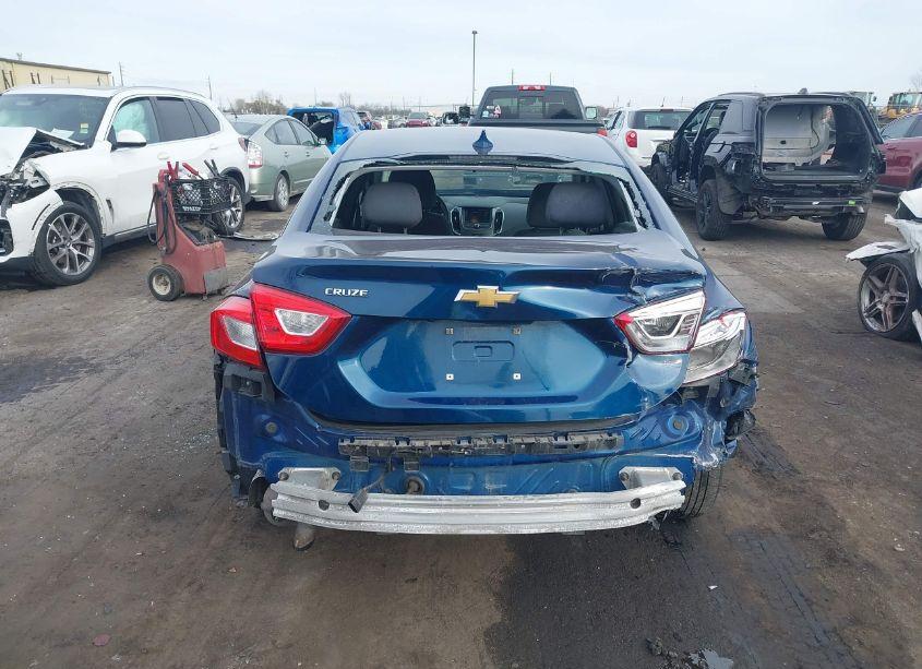 Photo 16 of 2019 Chevrolet Cruze LT (VIN 1G1BE5SM3K7134883)