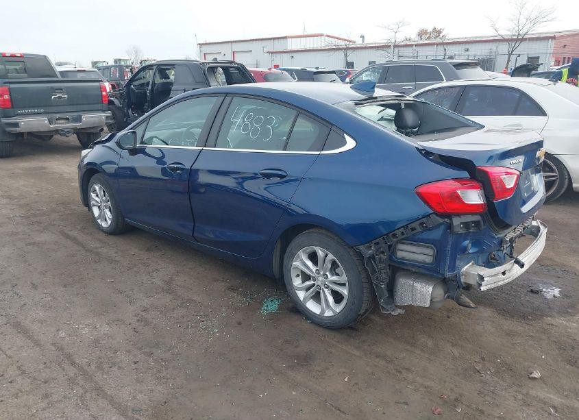 Photo 3 of 2019 Chevrolet Cruze LT (VIN 1G1BE5SM3K7134883)