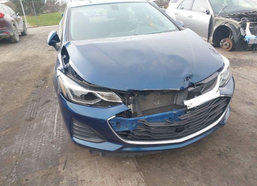 Photo 6 of 2019 Chevrolet Cruze LT (VIN 1G1BE5SM3K7134883)