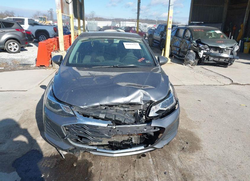 Photo 12 of 2019 Chevrolet Cruze LT (VIN 1G1BE5SM3K7134981)