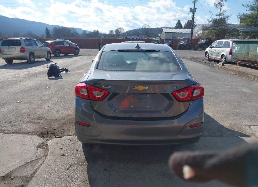 Photo 16 of 2019 Chevrolet Cruze LT (VIN 1G1BE5SM3K7134981)