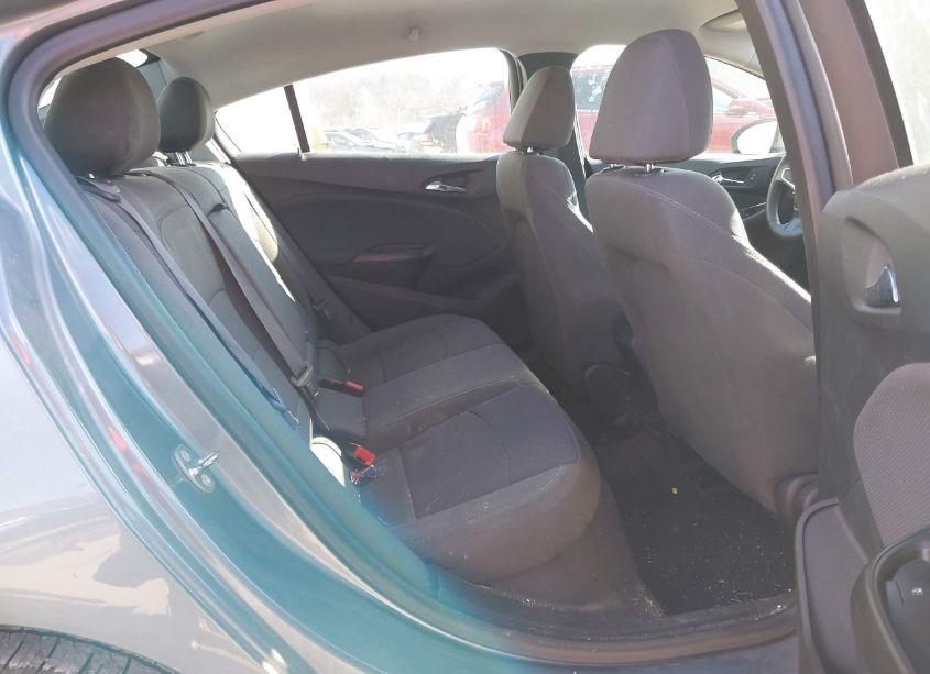 Photo 8 of 2019 Chevrolet Cruze LT (VIN 1G1BE5SM3K7134981)