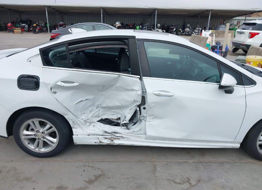 Photo 6 of 2017 Chevrolet Cruze LT AUTO (VIN 1G1BE5SM4H7121164)