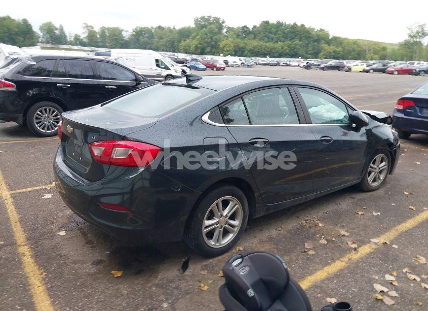 Photo 4 of 2017 Chevrolet Cruze LT AUTO (VIN 1G1BE5SM4H7139230)