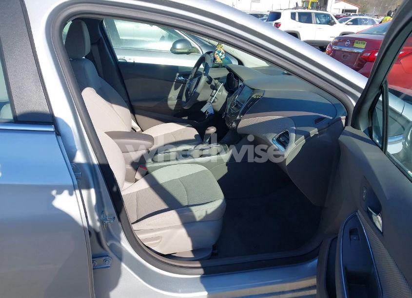 Photo 5 of 2017 Chevrolet Cruze LT AUTO (VIN 1G1BE5SM4H7139311)