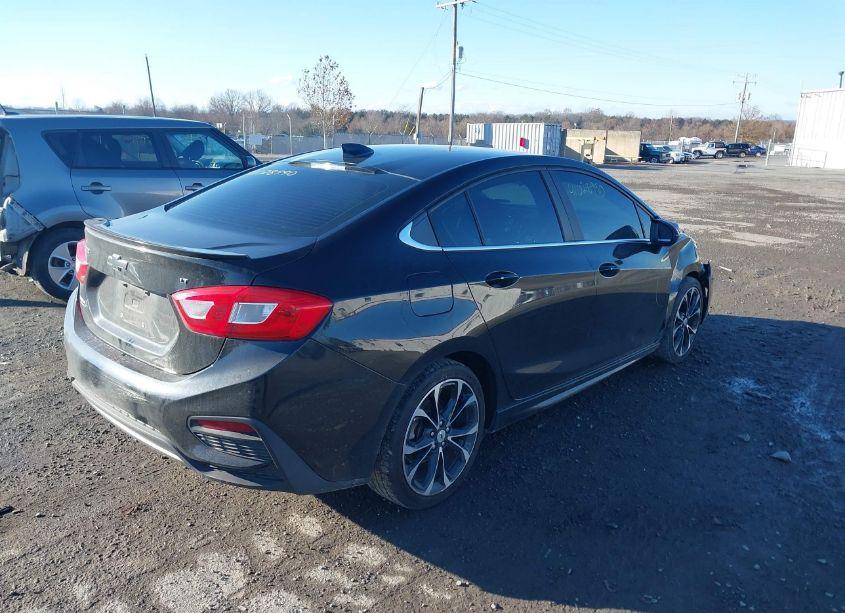 Photo 4 of 2017 Chevrolet Cruze LT AUTO (VIN 1G1BE5SM4H7151815)