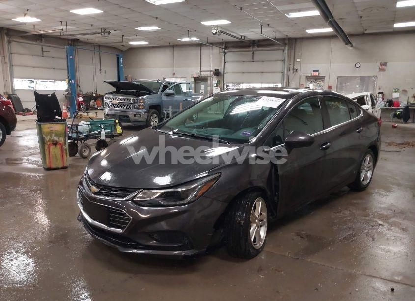 Photo 2 of 2017 Chevrolet Cruze LT AUTO (VIN 1G1BE5SM4H7153046)