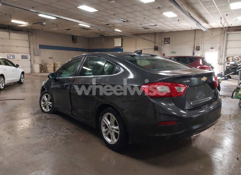 Photo 3 of 2017 Chevrolet Cruze LT AUTO (VIN 1G1BE5SM4H7153046)