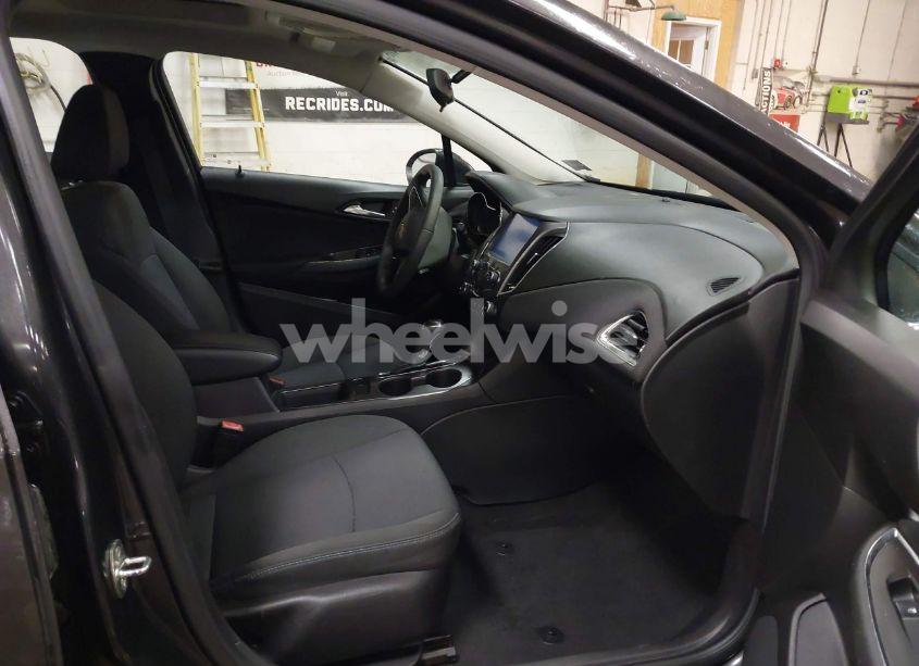 Photo 5 of 2017 Chevrolet Cruze LT AUTO (VIN 1G1BE5SM4H7153046)