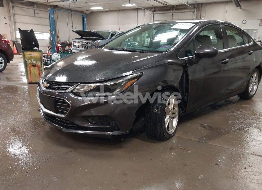 Photo 6 of 2017 Chevrolet Cruze LT AUTO (VIN 1G1BE5SM4H7153046)
