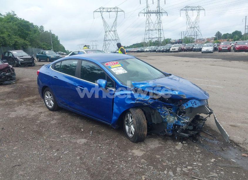 2017 Chevrolet Cruze LT (VIN 1G1BE5SM4H7168310) main photo