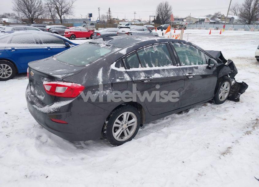 Photo 4 of 2017 Chevrolet Cruze LT AUTO (VIN 1G1BE5SM4H7172888)