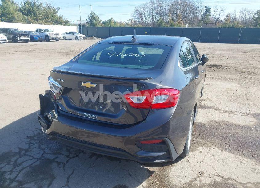 Photo 4 of 2017 Chevrolet Cruze LT AUTO (VIN 1G1BE5SM4H7180196)