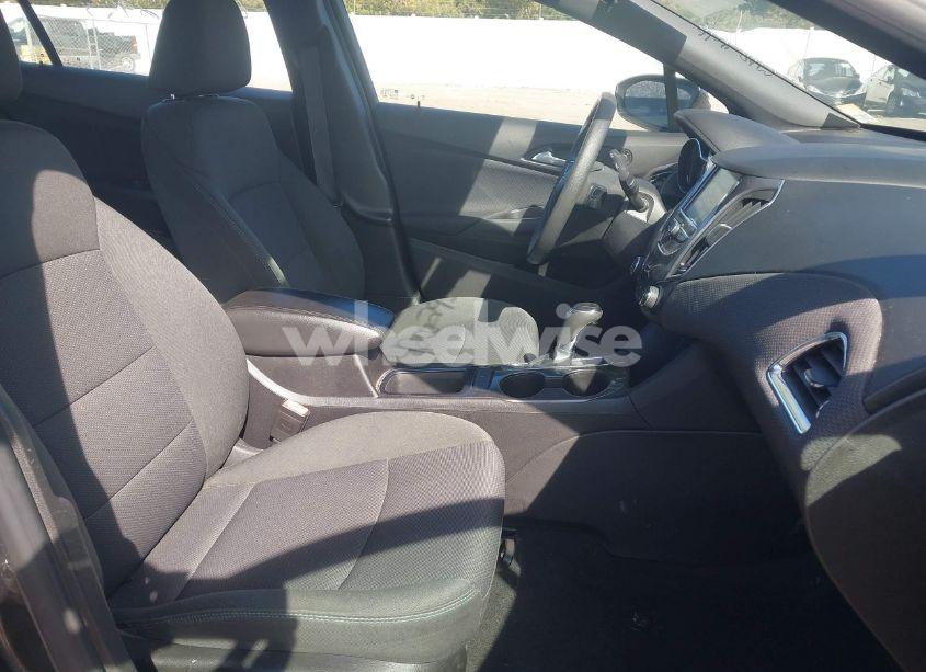 Photo 5 of 2017 Chevrolet Cruze LT AUTO (VIN 1G1BE5SM4H7180196)