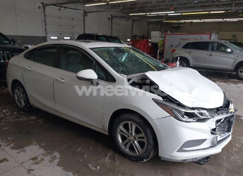 2017 Chevrolet Cruze LT AUTO (VIN 1G1BE5SM4H7184555) main photo