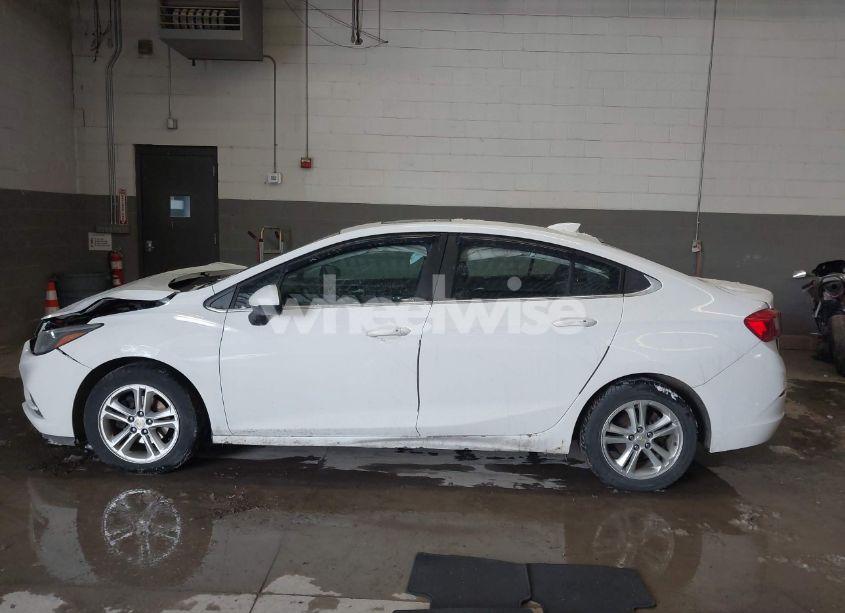 Photo 14 of 2017 Chevrolet Cruze LT AUTO (VIN 1G1BE5SM4H7184555)
