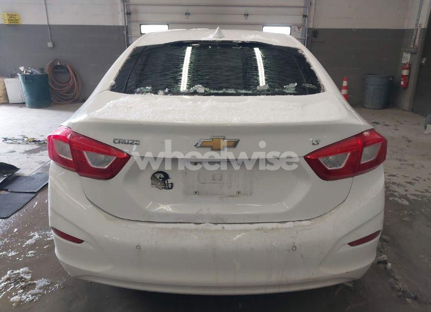 Photo 16 of 2017 Chevrolet Cruze LT AUTO (VIN 1G1BE5SM4H7184555)