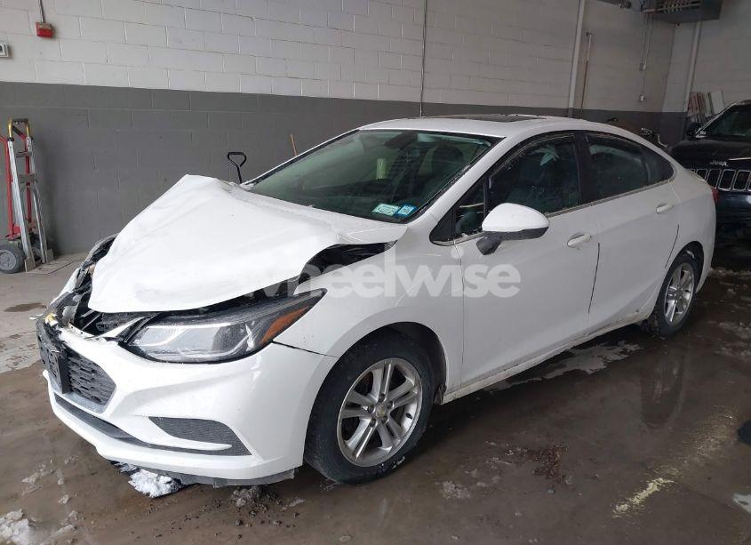 Photo 2 of 2017 Chevrolet Cruze LT AUTO (VIN 1G1BE5SM4H7184555)