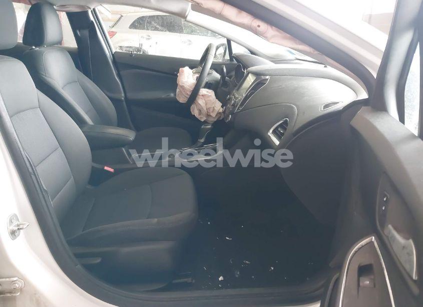 Photo 5 of 2017 Chevrolet Cruze LT AUTO (VIN 1G1BE5SM4H7184555)