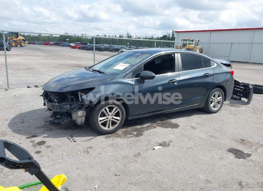Photo 2 of 2017 Chevrolet Cruze LT AUTO (VIN 1G1BE5SM4H7189433)