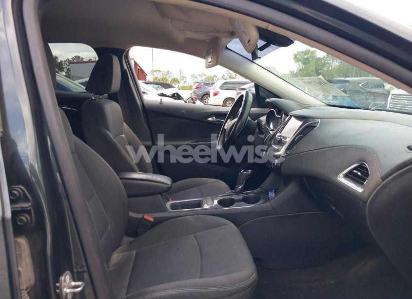 Photo 5 of 2017 Chevrolet Cruze LT AUTO (VIN 1G1BE5SM4H7189433)