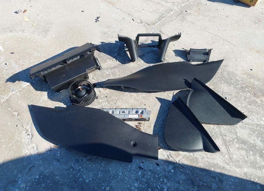 Photo 12 of 2017 Chevrolet Cruze LT AUTO (VIN 1G1BE5SM4H7194356)