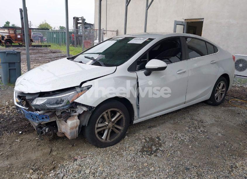 Photo 2 of 2017 Chevrolet Cruze LT AUTO (VIN 1G1BE5SM4H7207235)