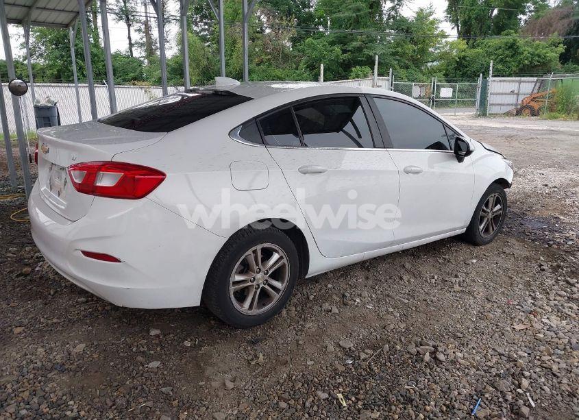 Photo 4 of 2017 Chevrolet Cruze LT AUTO (VIN 1G1BE5SM4H7207235)