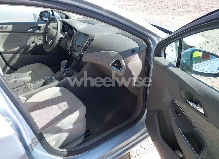 Photo 5 of 2017 Chevrolet Cruze LT AUTO (VIN 1G1BE5SM4H7207252)