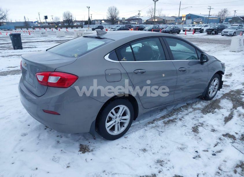 Photo 4 of 2017 Chevrolet Cruze LT AUTO (VIN 1G1BE5SM4H7214301)