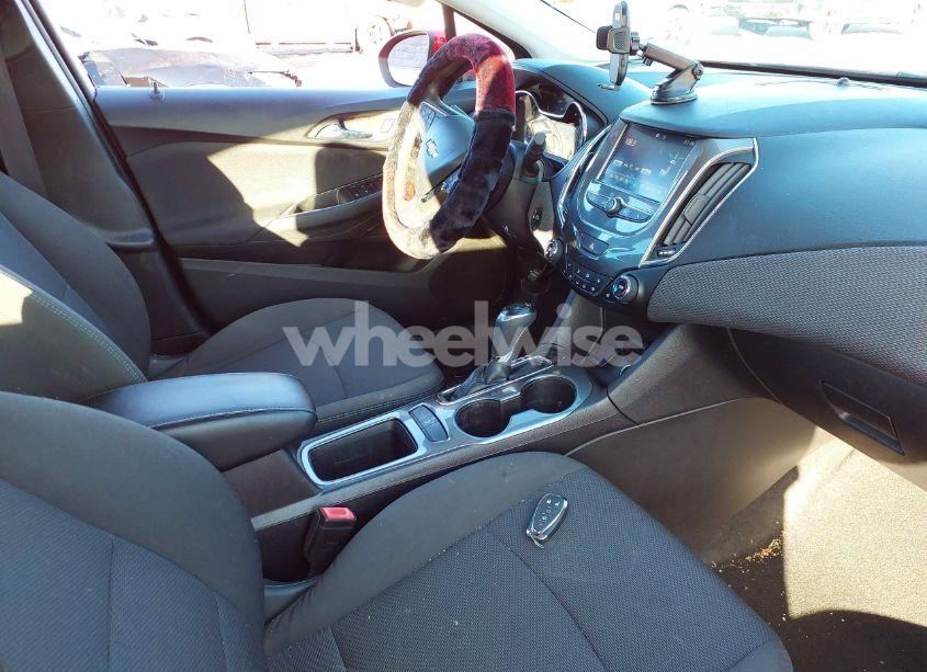 Photo 5 of 2017 Chevrolet Cruze LT AUTO (VIN 1G1BE5SM4H7228070)