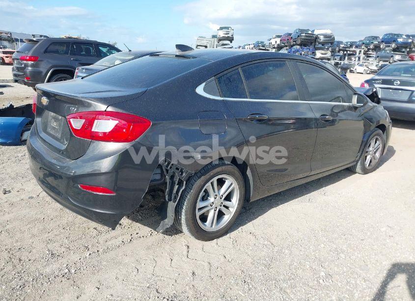 Photo 4 of 2017 Chevrolet Cruze LT AUTO (VIN 1G1BE5SM4H7228425)