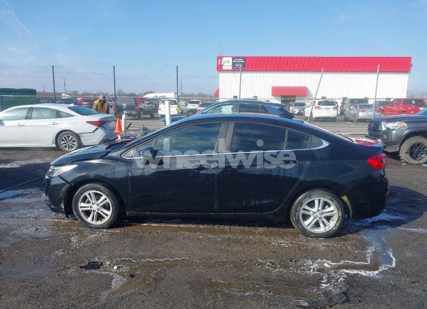 Photo 14 of 2017 Chevrolet Cruze LT AUTO (VIN 1G1BE5SM4H7244625)