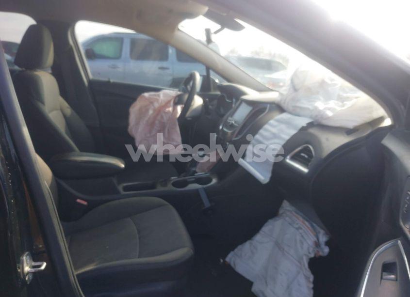 Photo 5 of 2017 Chevrolet Cruze LT AUTO (VIN 1G1BE5SM4H7244625)