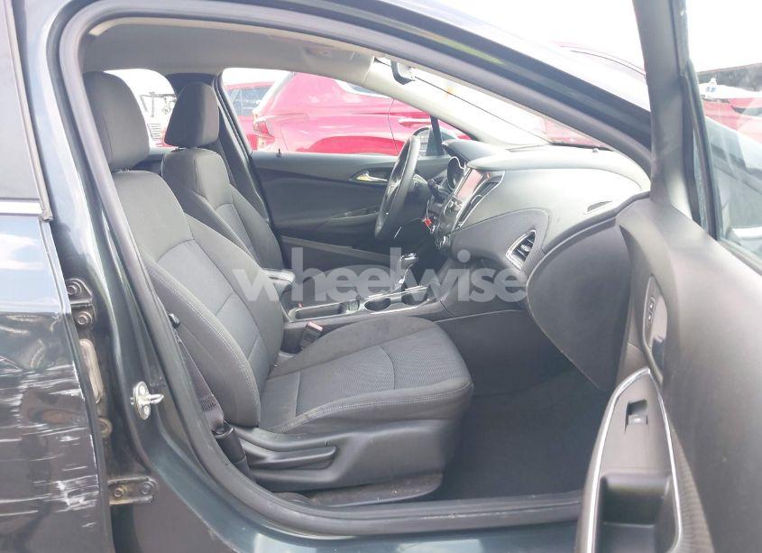 Photo 5 of 2017 Chevrolet Cruze LT AUTO (VIN 1G1BE5SM4H7250862)