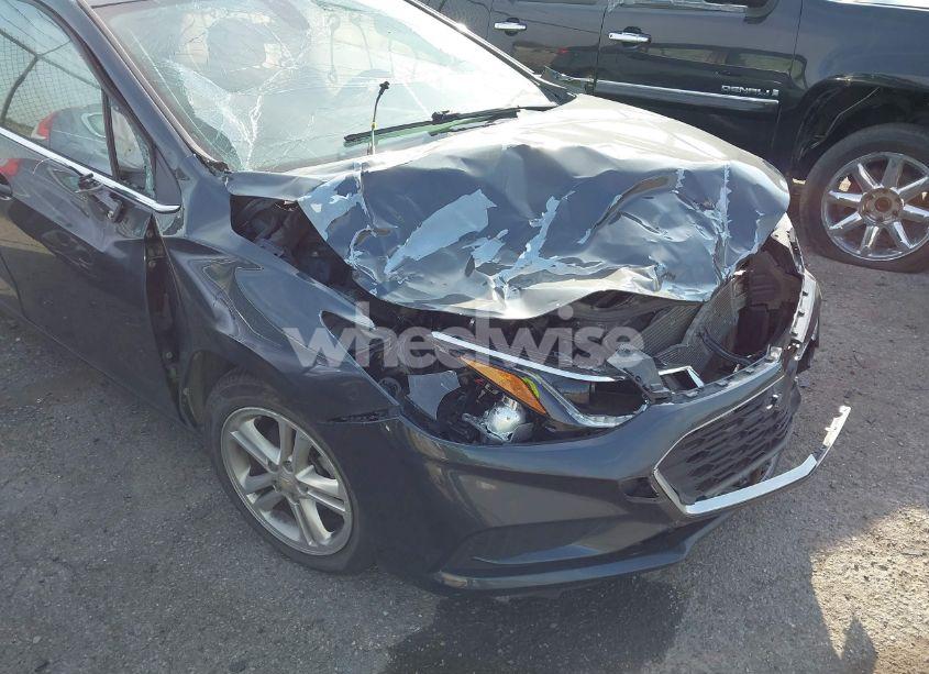 2017 Chevrolet Cruze LT AUTO (VIN 1G1BE5SM4H7253227) main photo