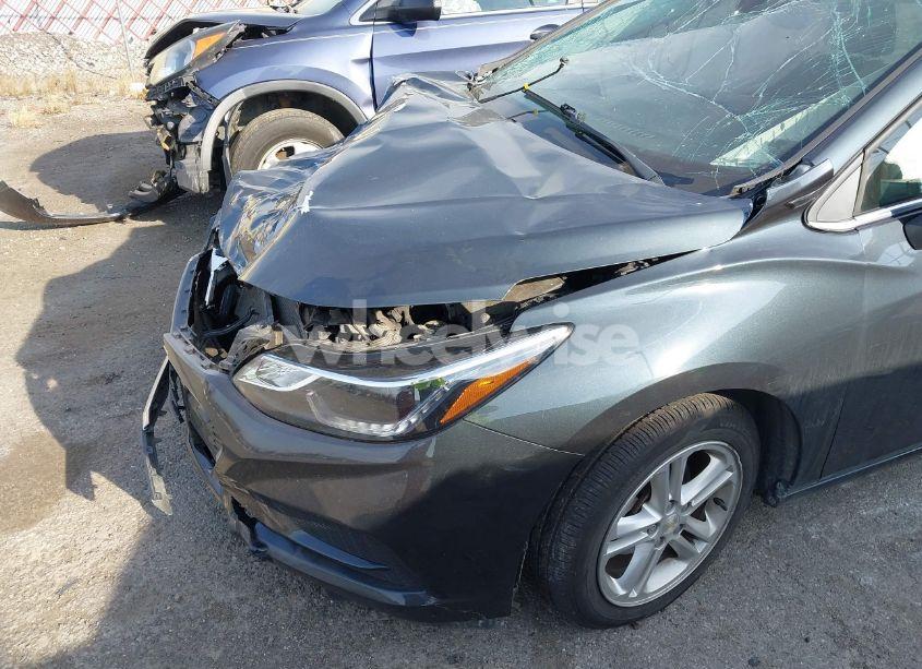 Photo 2 of 2017 Chevrolet Cruze LT AUTO (VIN 1G1BE5SM4H7253227)