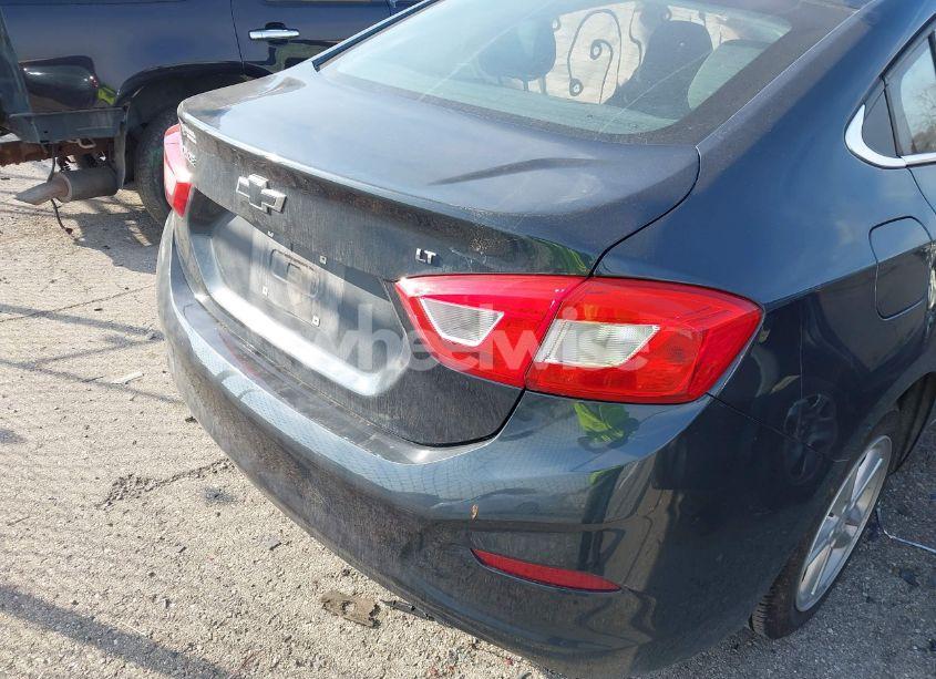 Photo 4 of 2017 Chevrolet Cruze LT AUTO (VIN 1G1BE5SM4H7253227)