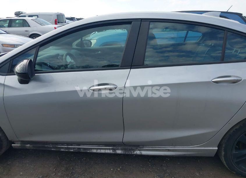 Photo 15 of 2017 Chevrolet Cruze LT AUTO (VIN 1G1BE5SM4H7275986)